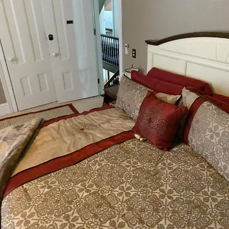 Tillinghast Manor Bed & Brunch