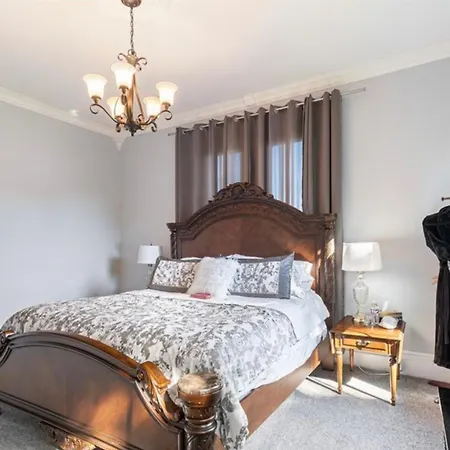 Tillinghast Manor Bed & Brunch
